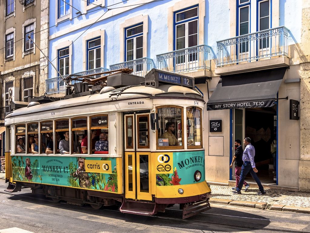 Kleurrijke tram Lissabon